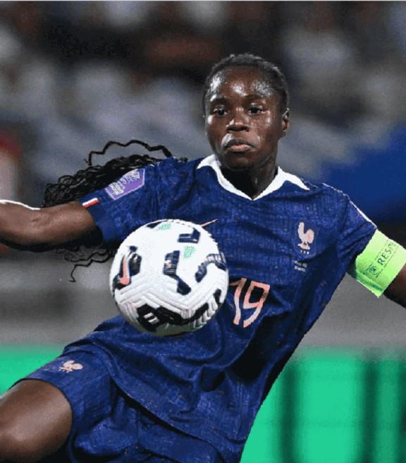 Euro 2025 : Griedge Mbock, le nouveau visage des Bleues